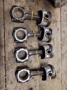 KAWASAKI Z650 PISTONS PISTON RINGS AND CONRODS - Imagen 1 de 3