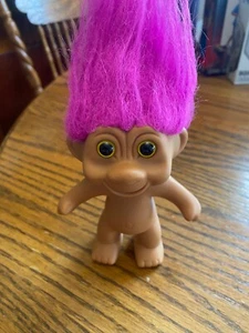 Troll Russ vintage 4 pollici capelli rosa occhi gialli buone condizioni - Foto 1 di 3