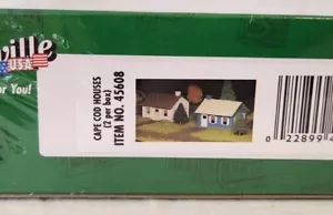 Plasticville, 45608, par de casas Cape Cod, kit, escala ""O"", nuevo en caja - Imagen 1 de 4