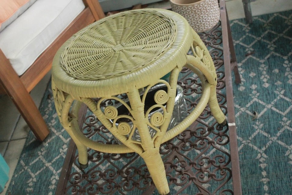 Taburete vintage tejido a mano de mimbre años 70 exc pies de metal Foto 1 de 1