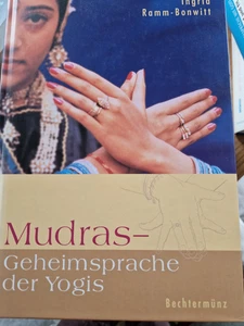 Mudras- Geheimsprache der Yogis Ingrid Ramm- Bonwitt - Bild 1 von 1