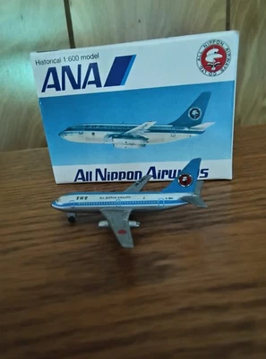 Modelo de avión fundido a presión Schabak 1/600 All Nippon Airways B-737 Foto 1 de 4