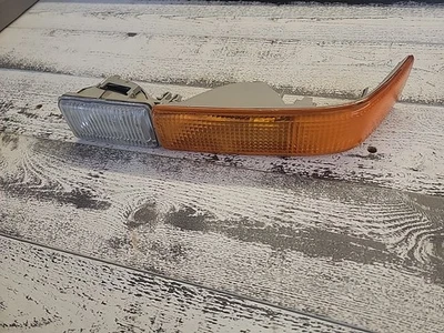 1998-2005 Chevrolet Blazer S10/Jimmy S15 RH парковка лампа поворотник 16524260 - Изображение 1 из 4