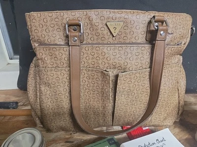 Bolso de mano de viaje GUESS grande resistente para fin de semana Foto 1 de 4