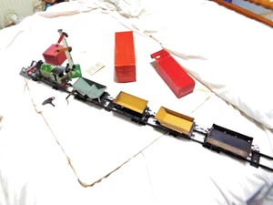 HORNBY 0 GAUGE C/W PLUS WAGONS AND ACCESSORIES - Picture 1 of 5