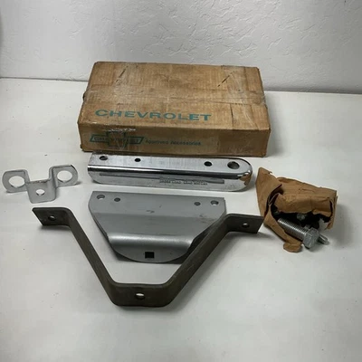 Remolque accesorio Caprice Impala 1967-70 (excepto vagón) enganche c6 nuevo de lote original Foto 1 de 4