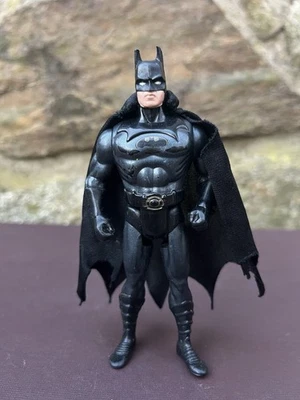 Figura de acción de colección 1997 Kenner Batman Movie Collection Dark Knight DC Foto 1 de 2