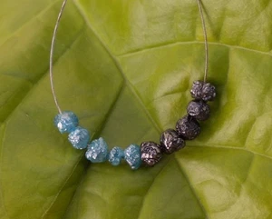 Diamante suelto de diamante en bruto natural azul-negro sin cortar de 1,50 quilates para joyería. - Imagen 1 de 6