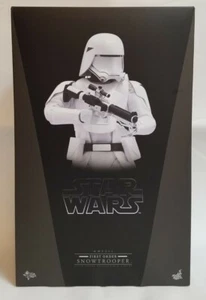 Hot Toys First Order Snowtrooper Star Wars: Il Risveglio della Forza Figura 1/6 - NUOVO - Foto 1 di 8