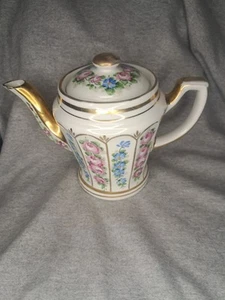 VINTAGE QUART TEAPOT SHENANGO CHINA NEW CASTLE PA. FLOWERED PANELS 24K GOLD TRIM - Picture 1 of 10