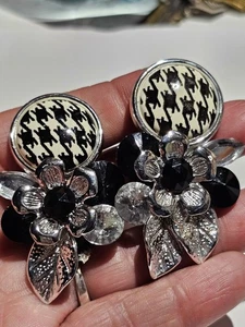 Beautiful 80's Plastic Clip-on Earrings Checked Board White Black Sliver Tone - Picture 1 of 3