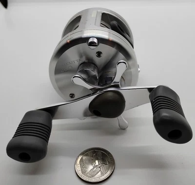 CARRETE DE PESCA SHIMANO CALCUTTA 200 NIVEL-WIND BAITCASTING ~LIGHT-2-MEDIUM ACTION~ Foto 1 de 4