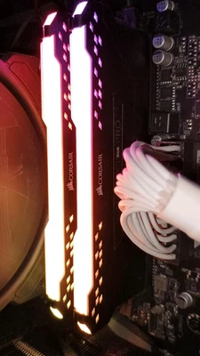 Corsair Vengeance RGB PRO 32GB (2x16GB) DDR4 3600 (PC4-28800) C18 Desktop Memory - Bild 1 von 2