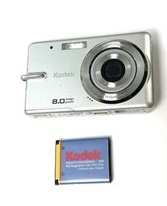 Kodak EasyShare M883 8.0MP Digital Camera Silver PARTS/REPAIR AS IS - Picture 1 of 7