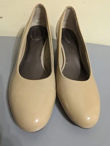 Trotters Daisy Patent Leather Pumps Women's Size 11M. Tan. - Picture 1 of 13