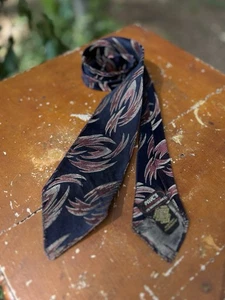 1930s Abstract Red And Gold Shapes Silk Brocade Tie Goldbond Cravat Vintage - Picture 1 of 6