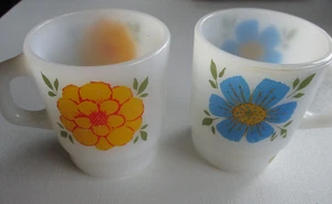 2 Anchor Hocking Vintage FIRE-KING DAYBREAKER Double Flower Coffee Mugs D Handle - Picture 1 of 6