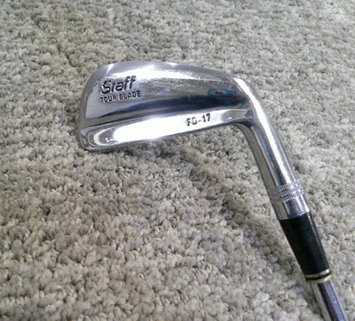Hoja Wilson Staff Tour FG-17 1 hierro rígido con agarre nuevo Foto 1 de 4