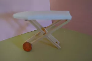 Tabla de planchar miniatura a escala 1:12 para muñeca - Imagen 1 de 12