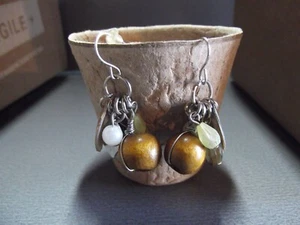 1 Pair Old 1"in Acrylic/Wood Bushel Round Dangle Earrings - Picture 1 of 9