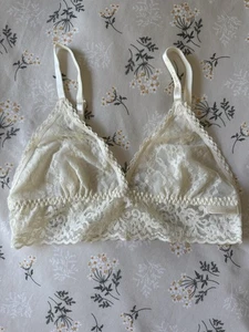 Calvin Klein BH Kabellos Halbtransparent Creme Spitze Bralette Gr. Medium Neu - Bild 1 von 3
