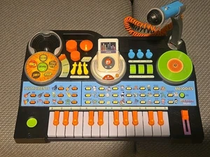 Vtech KidiJamz DJ Music Recording Studio Pianoforte Tastiera Microfono e Lettore MP3 - Foto 1 di 7