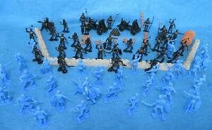 MARX toy soldiers Knights battle lot over 85 pieces 2 armies with acc's, playset