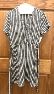 Vestido a Rayas Negro Blanco Pequeño Susina Nuevo con Etiquetas Estilo Envolvente Mangas Cortas Cuello en V - Imagen 1 de 6