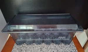 Organizador de huevos con tapa. Contenedor de almacenamiento organizador de huevos de plástico para refrigerador. - Imagen 1 de 5