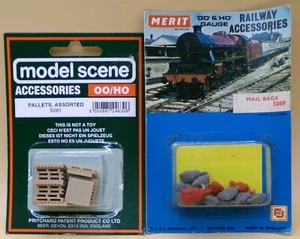 Merit/Model Scene 5081 Pallets Assorted & 5089 Mail Bags OO/HO (j) - Picture 1 of 3