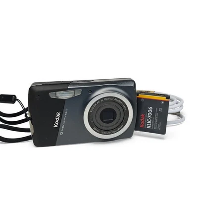 Kodak EASYSHARE M530 Digital Camera 12MP 3x Zoom, Battery, Charger - Image 1 of 4