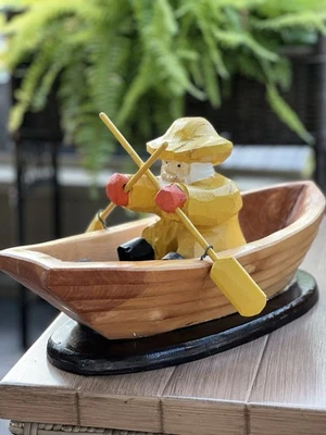 Capitán y barco tallados a mano de colección con remos hechos a mano en Lunenburg Nueva Escocia 2007 Foto 1 de 4