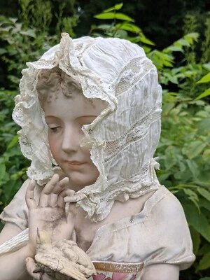 GORRO VICTORIANO DE MUSELINA ACANALADA CON INSERCIÓN DE ENCAJE VALENCIENNES - IDEAL PARA MUÑECA Foto 1 de 4