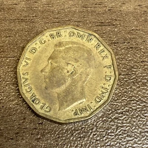 1943 Great Britain 3 Pence King George VI Circulated OHP1 - Picture 1 of 2