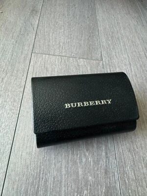 Burberry sunglasses foldable with case Foto 1 de 4
