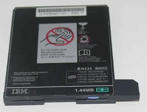 Diskettenlaufwerk fuer IBM xSeries Server 440 und 445, FRU 0K9606, Slimline - Zdjęcie 1 z 3