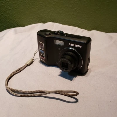 Samsung S730 Digital Camera (Partially Works- See Description) - Image 1 of 4