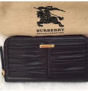Burberry zip around wallet - Picture 1 of 7
