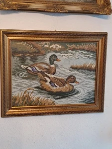 Gobelin, Stickbild, Ente Motiv Handarbeit mit Goldfarbenen Holzrahmen 50 X 38  - Bild 1 von 11