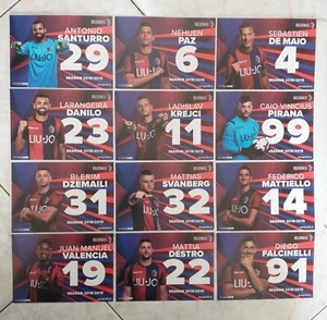 SET 12 Cartolina ufficiale Lotto 2018-19 Foto Calcio Bologna BFC 1909 fotografia - Foto 1 di 2