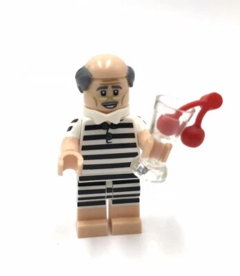 LEGO Vacation Alfred Pennyworth minifigure 71020 Batman DC CMF Series - Image 1 of 4