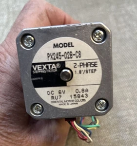 Motor paso a paso Vexta 2 fases 1,8" DC 6V 0,8A modelo PX245-02B-C8 - usado [MS] - Imagen 1 de 11