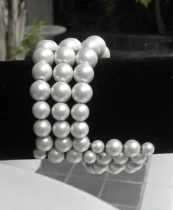 Vintage 60s White Beads Bracelet Costume Jewelry  - Picture 1 of 2
