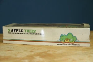 Bachmann HO Scenic 5 Apfelbäume Karton beschädigte Bäume OK - Bild 1 von 2