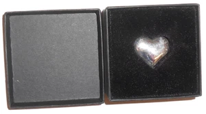 GEIGER EDELMETALLE FEINSILBER 999 1 ounce HEART SHAPE POURED DISPLAY BOX RARE!!! - Picture 1 of 11
