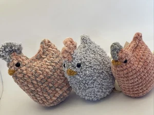 Peluche pupazzo pollo gallina giocattolo 3 pezzi unico all'uncinetto 1 di un tipo fatto a mano - Foto 1 di 16