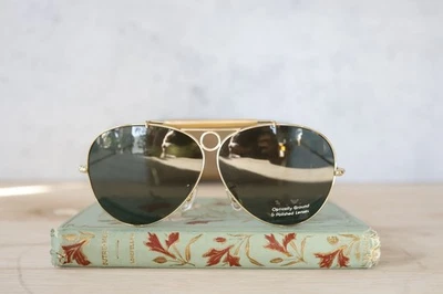 Gafas de sol de aviador vintage NOS años 70 tono dorado hechas Corea cable varillas con estuche Foto 1 de 4