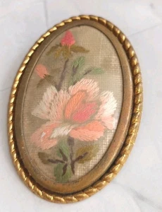Preloved Vintage Hand Embroidered Pink  Floral Gold Tone Oval Brooch 5.5cm - Picture 1 of 2