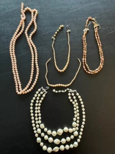 Vintage Set Modeschmuck Perlen mehrere Strang Teile und Teile - weiß-rosa - Bild 1 von 13