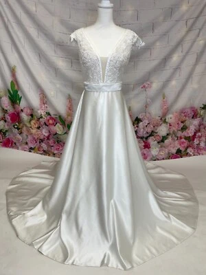 Bridal Ball Gown Women's Lace Appliques Wedding Dress - Image 1 of 4